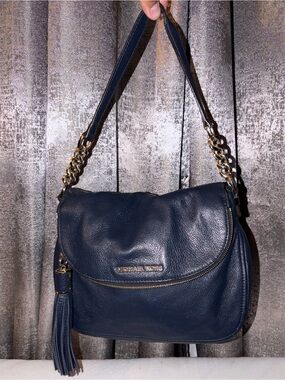 Michael Kors Bedford Tassel
Shoulder Bag Navy Blue Leather
Chain Strap Hobo